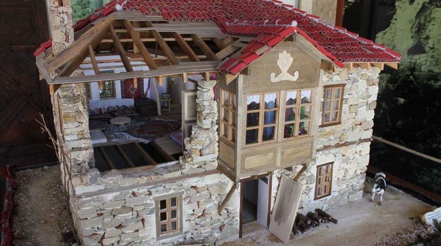 Asırlık Evrenseki Evleri Minyat&uuml;rlerle Tanıtılıyor