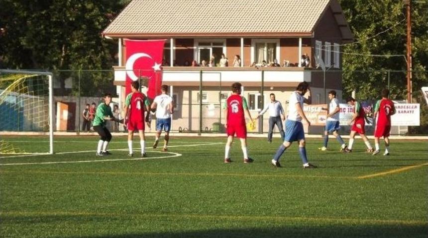 Futbol Ş&ouml;leni &Ccedil;ekişmeli Ma&ccedil;larla S&uuml;r&uuml;yor