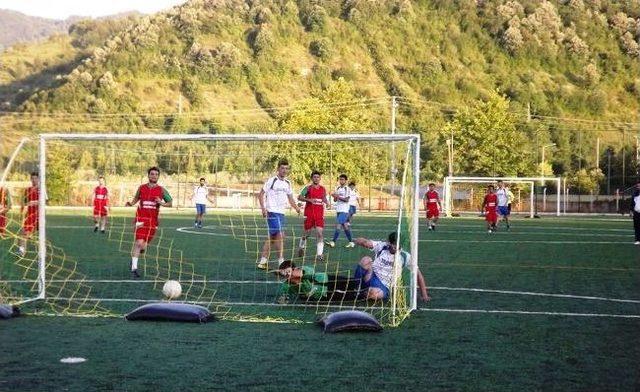 Futbol Şöleni Çekişmeli Maçlarla Sürüyor