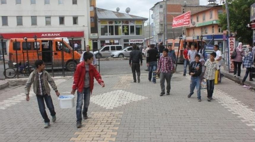 Sokakta &Ccedil;alışan &Ccedil;ocuk Sayısı Artıyor