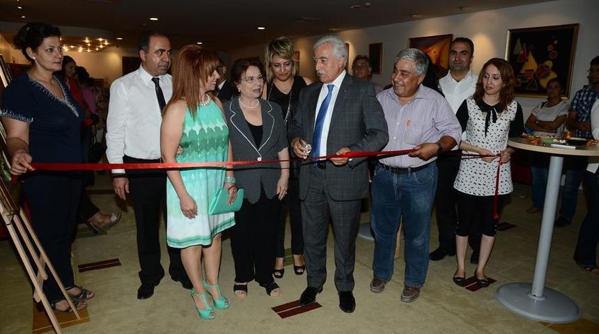 Meysun Mirel'in Sergisini Zihni Aldırmaz A&ccedil;tı