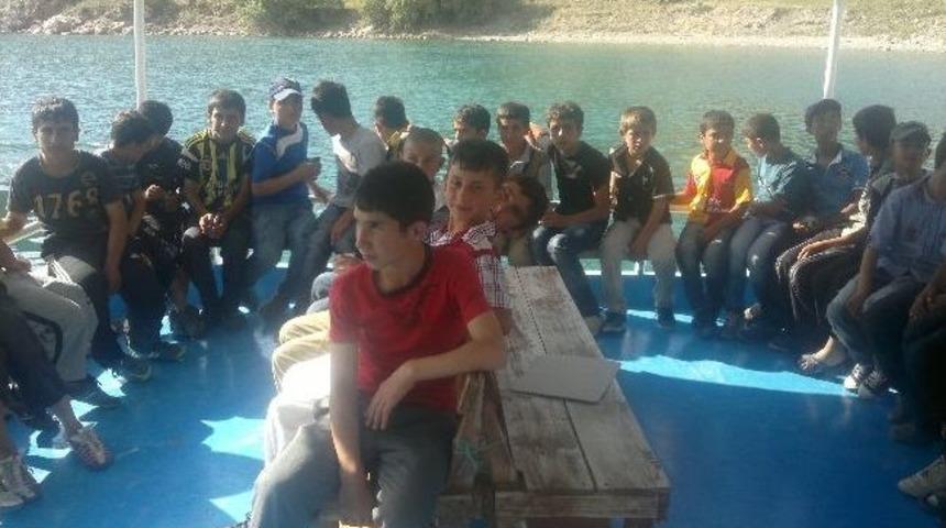 Van G&ouml;l&uuml; &Ccedil;ocuk Ve Gen&ccedil;lik Merkezinin Akdamar Adası Gezisi