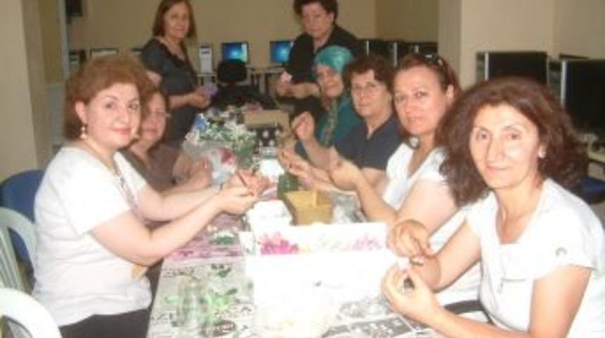 İpek Kozaları, Kadınların Elinde &Ccedil;i&ccedil;ek Oldu