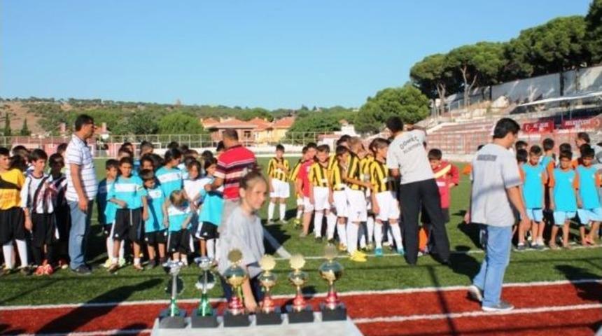 Ayvalık&rsquo;ta U 11 Ligine Coşkulu Veda