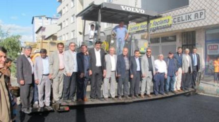 Belediyenin Asfalt &Ccedil;alışması, AK Parti Teşkilatını Memnun Etti