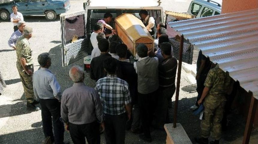 Bunalıma Giren Yaşlı Adam Kendini Astı