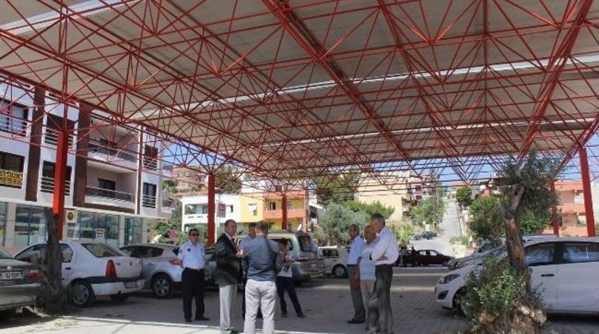 Urla Zeytinalanı Pazarı'na Depreme Dayanıklı Uzay &Ccedil;atı Yapıldı