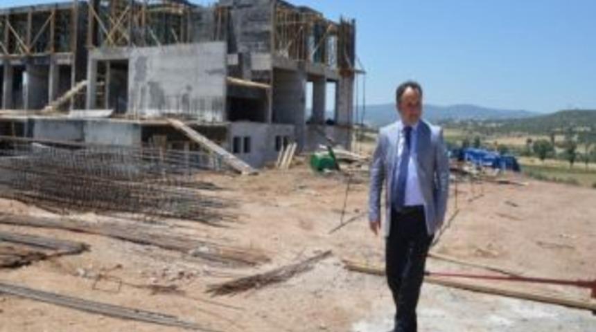 M&uuml;d&uuml;r Esen, Okul İnşaatlarını Denetledi