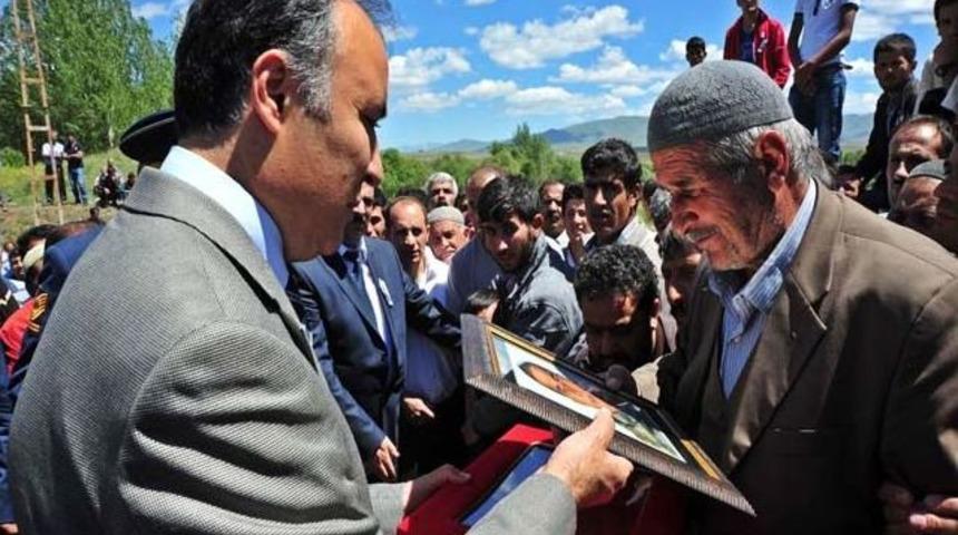 Kaza Kurşunuyla Vefat Eden Asker Erzurum'da Toprağa Verildi