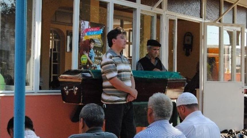 &Ouml;demiş&rsquo;te Boğularak &Ouml;len Gen&ccedil; Son Yolculuğuna Uğurlandı