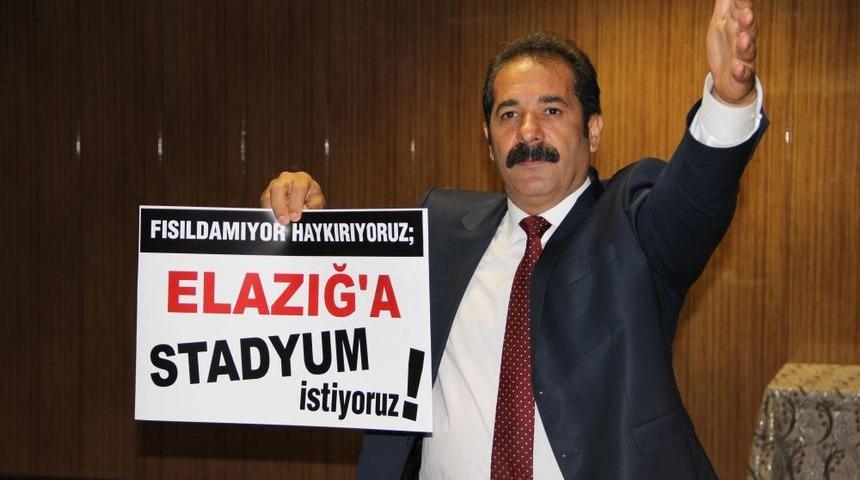 Elazığ'da Duran Adam Protestosu