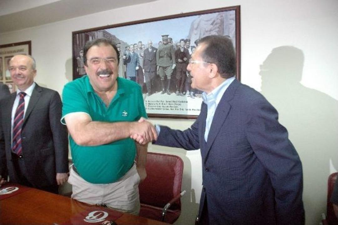 Ak Parti Genel Başkan Yardımcısı Uğur, Borsa İle Ticaret Ve Sanayi Odalarını Ziyaret Etti