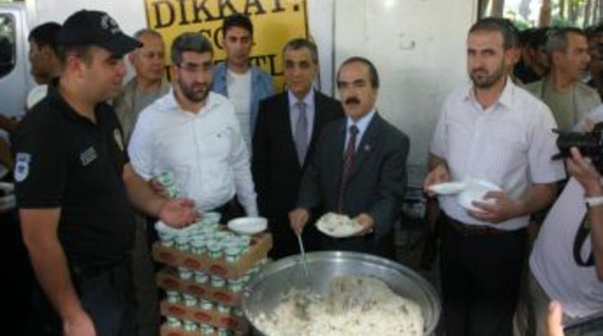 Vali'den, CHP'li Meclis &Uuml;yesine: Parkta Pilav I&ccedil;in Senden Izin Mi Alacağım