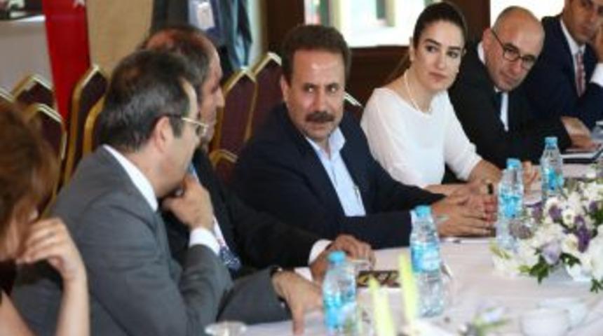 Televizyon Yayıncıları Derneği Başkanlığına Zahid Akman Se&ccedil;ildi