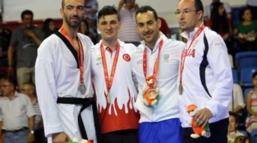 Akdeniz Oyunları'nda Tekvando Artı 80 Kiloda Ali Sarı Altın Madalya Kazandı