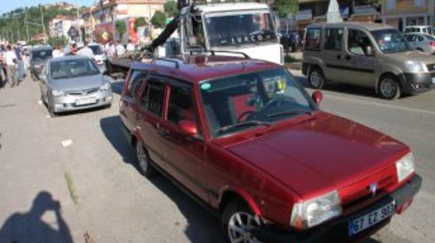 6 Ara&ccedil;lı Zincirleme Kazada 2 Kişi Yaralandı