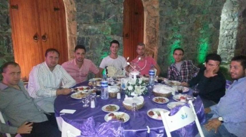 Fanatik Damat Damatlığında Bile Takımın Renklerini Taşıdı