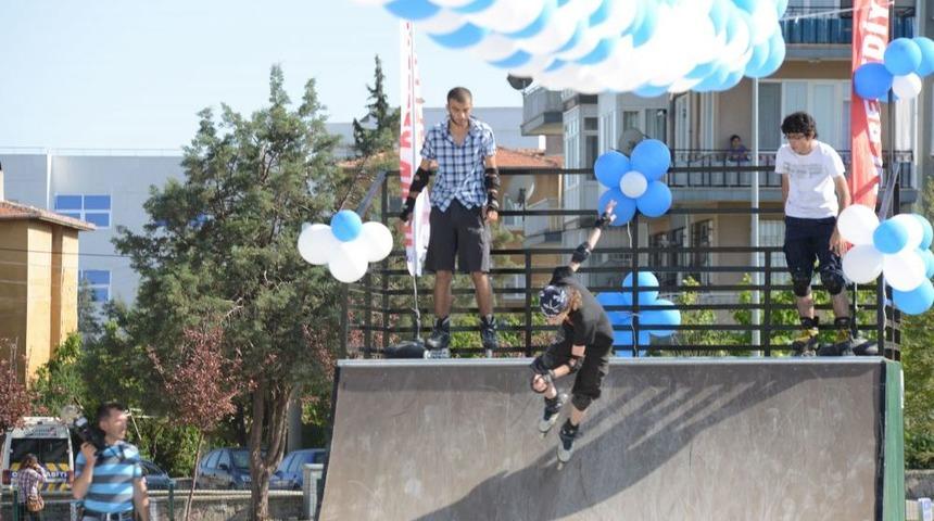Uşak Belediyesi&rsquo;nden Gen&ccedil;lere Kaykay Pisti