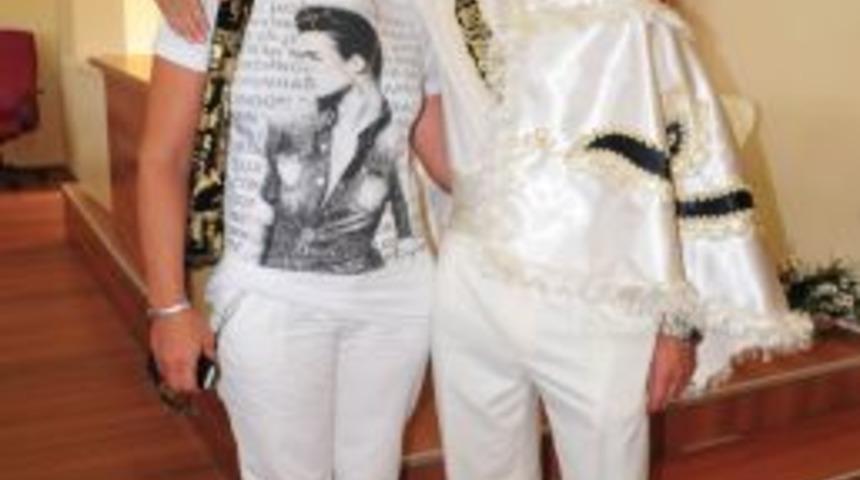 M&uuml;sl&uuml;man Olan Romanyalı Gen&ccedil;, S&uuml;nnet &Ouml;ncesi Paraş&uuml;tle U&ccedil;uruldu