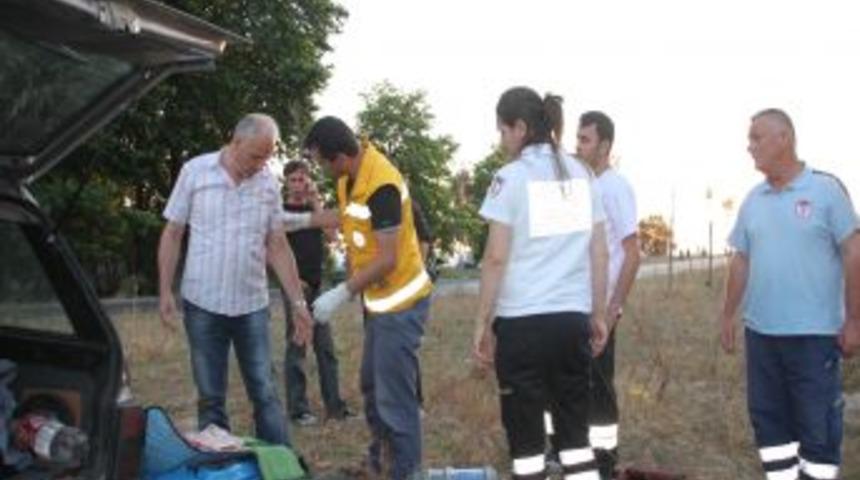 Direksiyon Hakimiyetini Kaybeden S&uuml;r&uuml;c&uuml; Takla Attı; 3 Yaralı