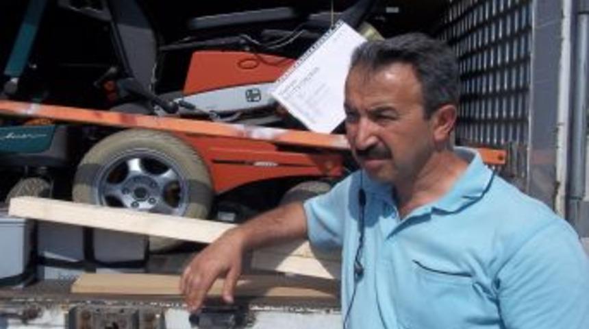 Gurbet&ccedil;i Vatandaş Yeşilay&rsquo;a 72 Ak&uuml;l&uuml; Sandalye Bağışladı