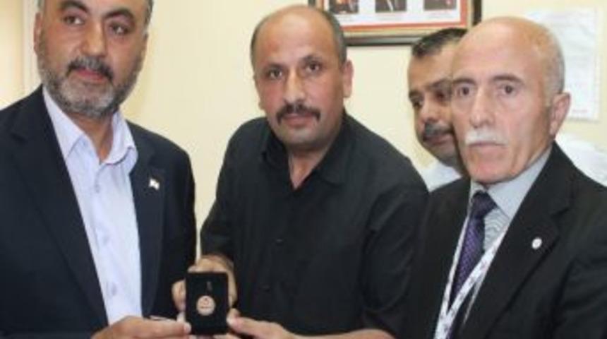 Kızılay D&uuml;zenli Kan Bağışında Bulunanlara &Ouml;d&uuml;l Verdi