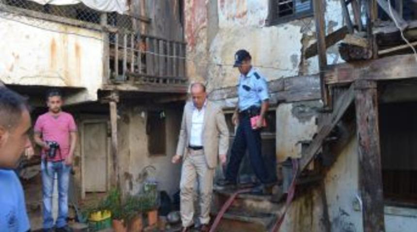 Evi Yanan Aileye Kaymakam Yardım Elini Uzattı