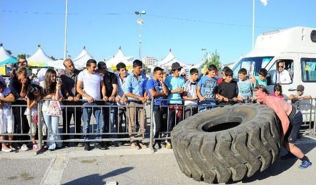 Festival’de Dimitri’nin Şaşırtan Gücü