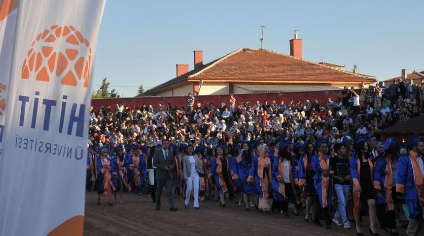 Hitit &Uuml;niversitesi'nde Mezuniyet Coşkusu