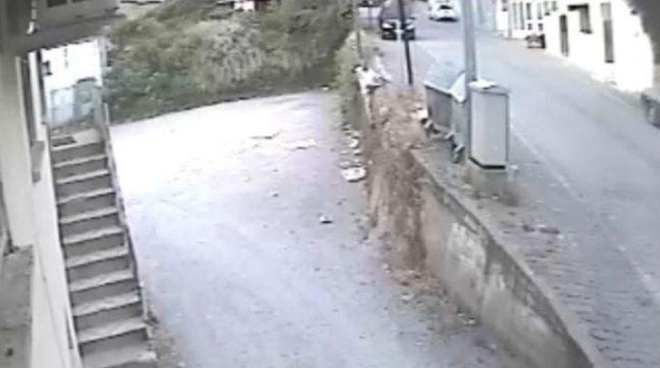 Yolda Yürürken Otoparka Düşerek Öldü G5