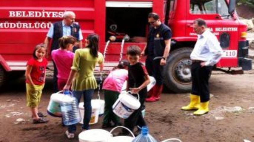 Selin Vurduğu Kabataş Il&ccedil;esine Itfaiye Ile I&ccedil;me Suyu Taşınıyor