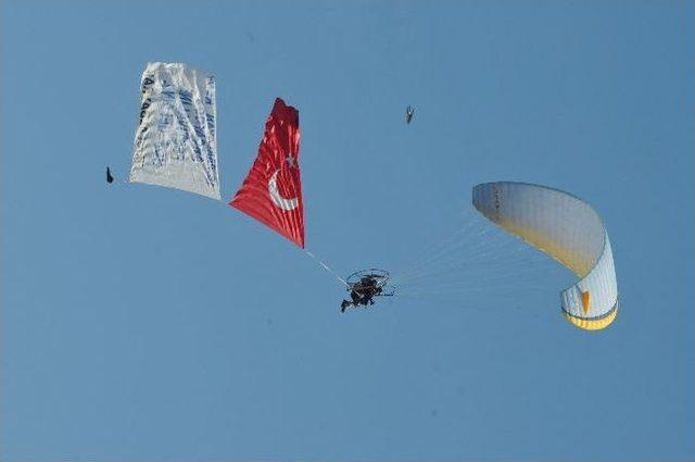 Akçakoca Semalarında Yamaç Paraşütleri Büyüledi