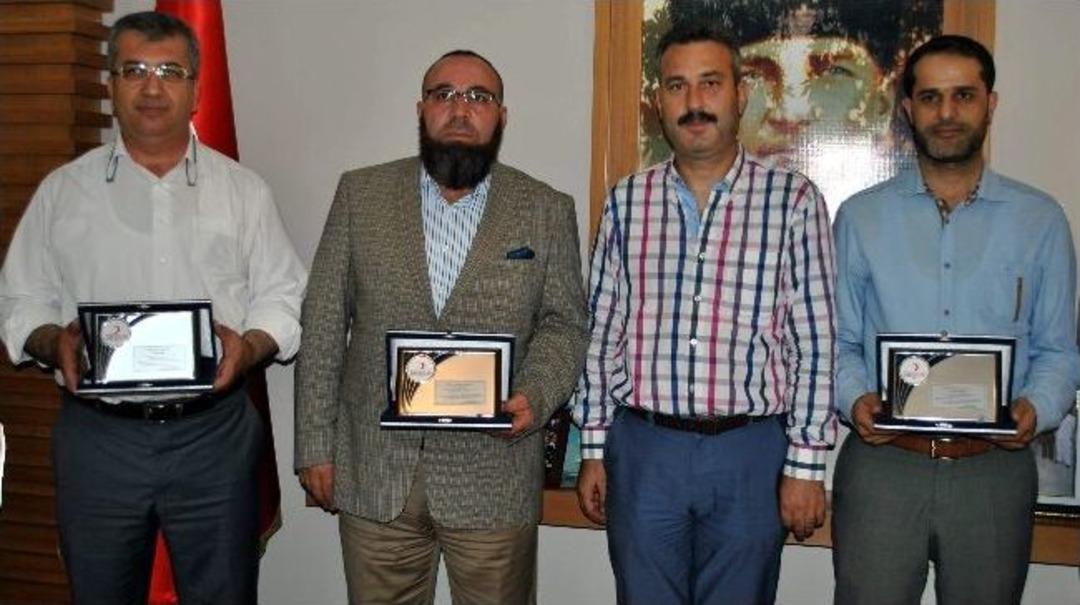 Aydın Kızılayı Birinciliğe Taşıyan G&ouml;n&uuml;ll&uuml; Kuruluşlara &Ouml;d&uuml;l