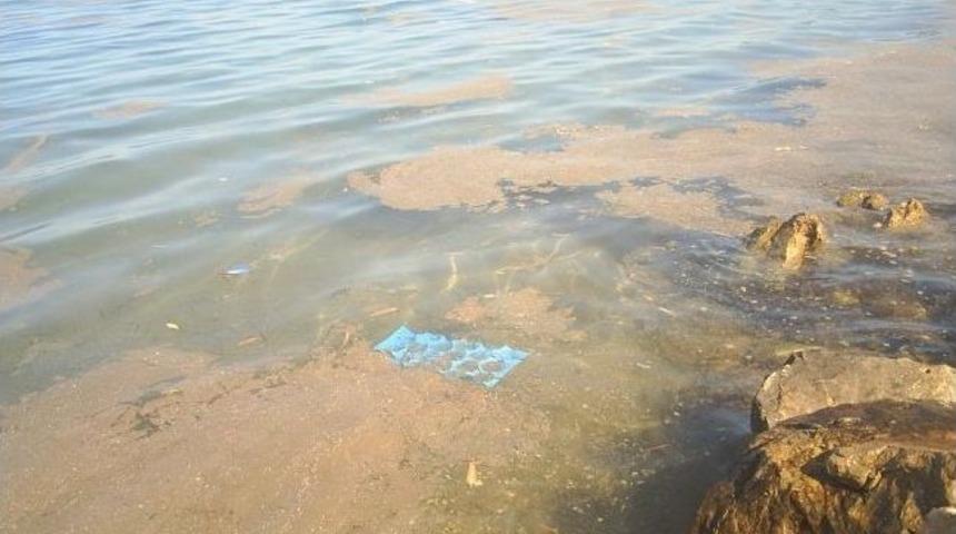 Akb&uuml;k&rsquo;te Deniz Kirliliği