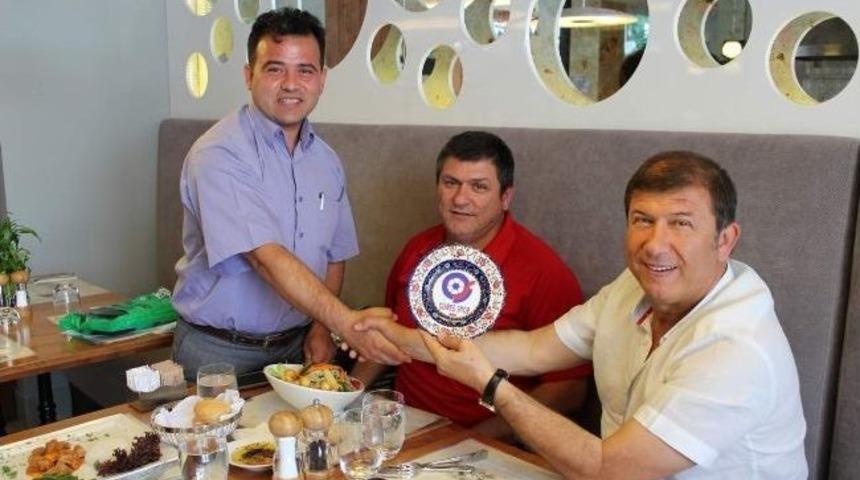 Boz&uuml;y&uuml;k Futboluna Tanju &Ccedil;olak Eli Değecek