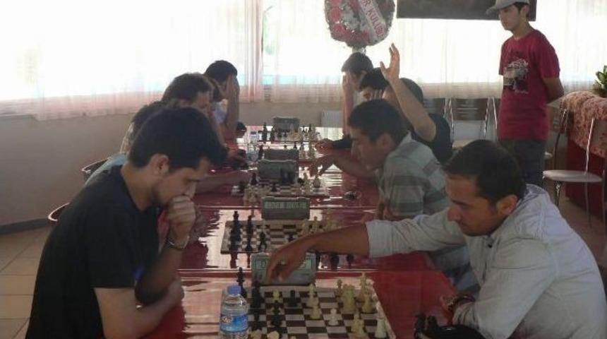G&uuml;neşspor Satran&ccedil; Turnuvası Başladı