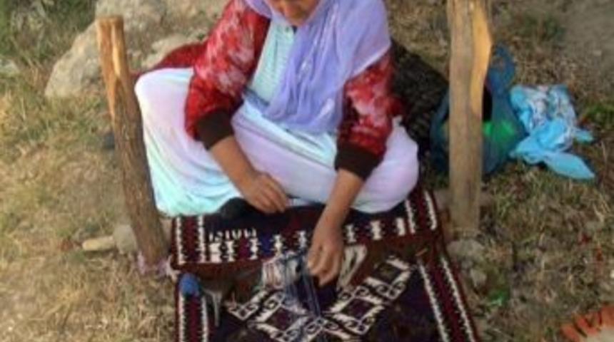 &lsquo;Jirki&rsquo; Kilimlerinde Hayat Hik&acirc;yeleri Dokunuyor