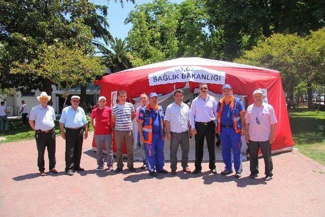 Miting Alanında, Sahra Hastanesi Kuruldu