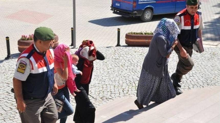 Kucağında Bebeğiyle Cezaevine G&ouml;nderildi