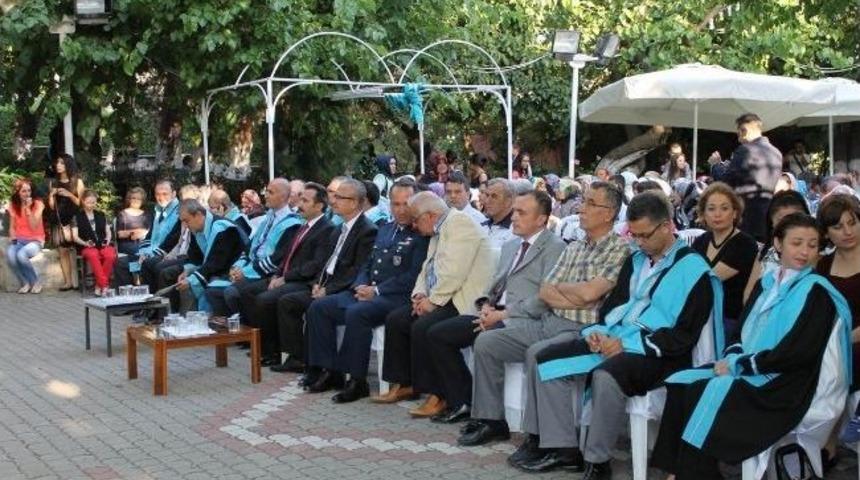 Bandırma Sağlık Y&uuml;ksek Okulu'nda Mezuniyet Coşkusu