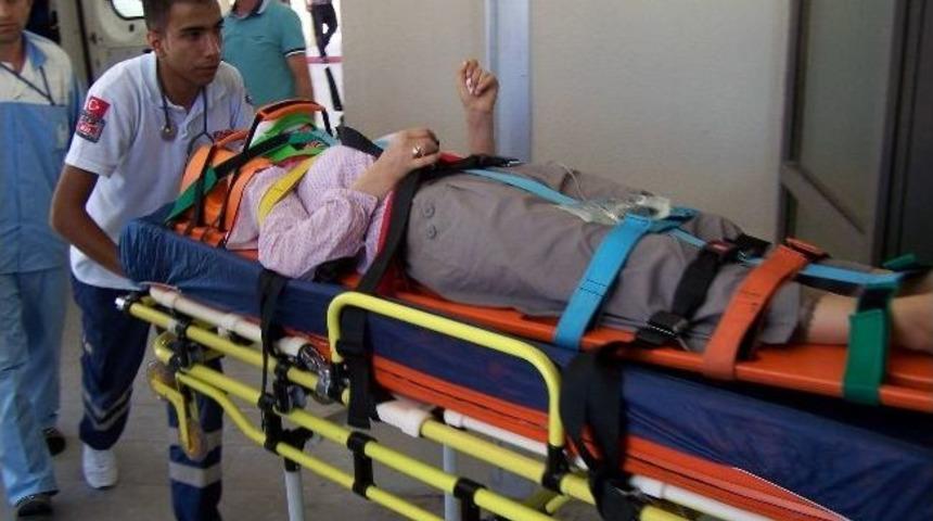 Besni&rsquo;de Trafik Kazası: 3 Yaralı