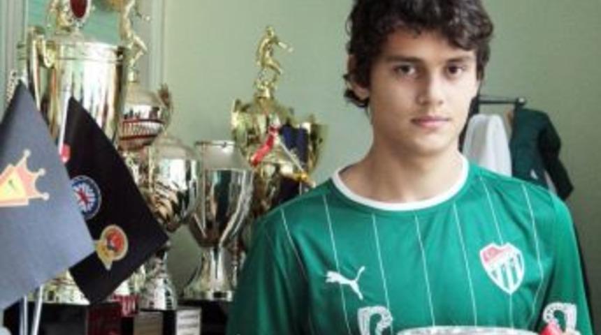Bursaspor Gen&ccedil; Yıldızı İle Anlaşma Sağladı