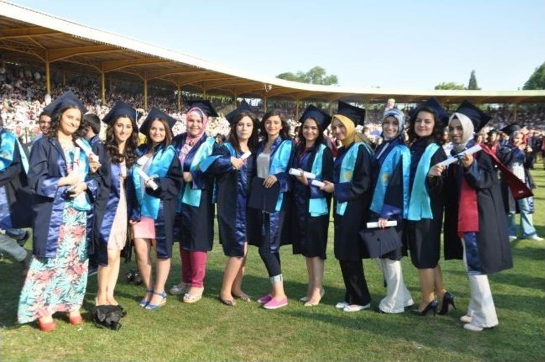 Sa&uuml;&rsquo; De Mezuniyet Coşkusu