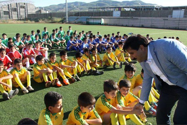 Bingöl'de Yaz Futbol Okulu Öğrencileri Çalışmalara Başladı