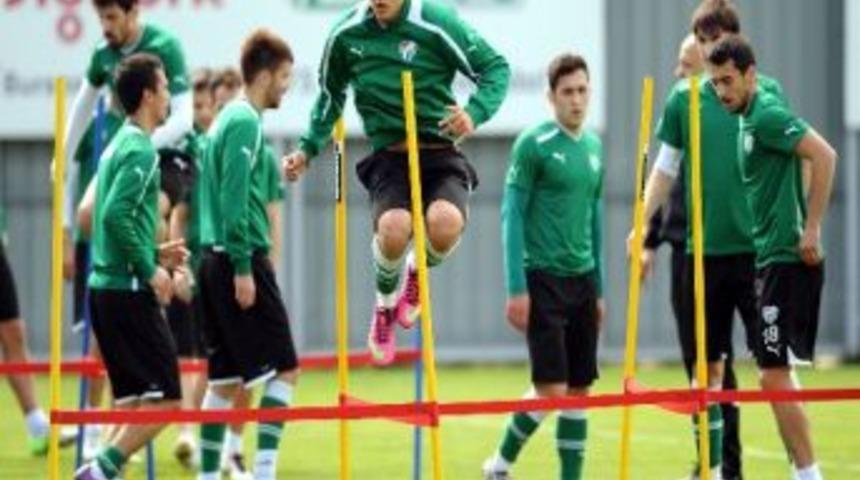 Enes &Uuml;nal&rsquo;ın Babası: &ldquo;enes D&uuml;nyanın Sayılı Futbolcuları Arasına Girebilir&rdquo;