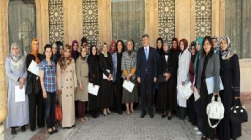 Başkan Aky&uuml;rek Sertifika Verdi