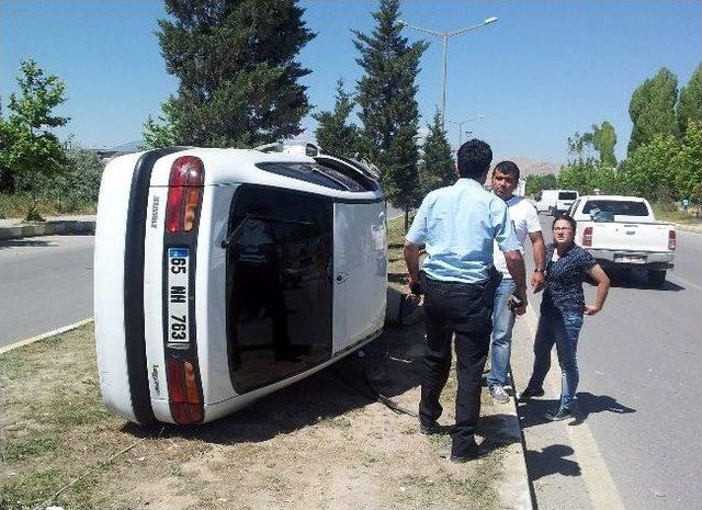 Van’da Aynı Caddede 2 Ayrı Trafik Kazası: 5 Yaralı