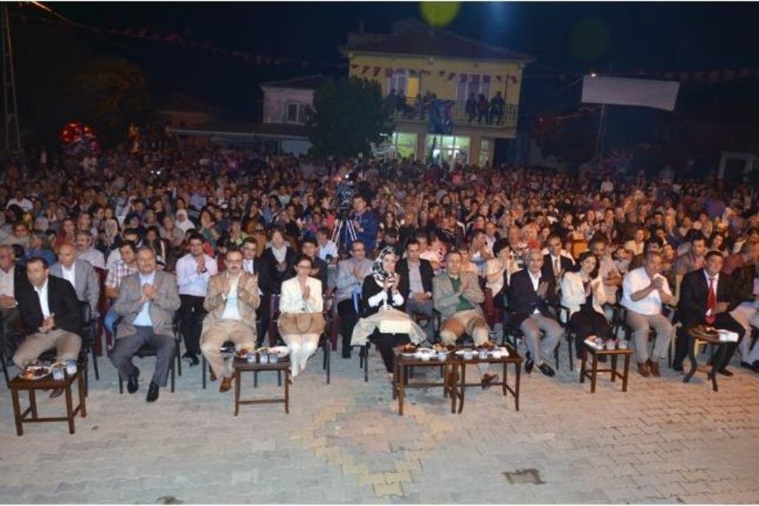 Kirazı İle &Uuml;nl&uuml; K&ouml;yde Festival Coşkusu