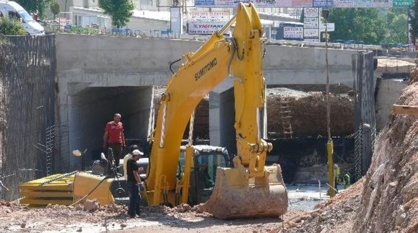 Bilecik K&uuml;&ccedil;&uuml;k Sanayi Sitesi Kavşağı Alt Ge&ccedil;it &Ccedil;alışmaları Tamamlanıyor