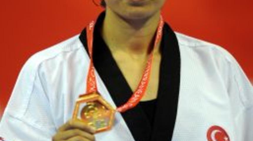 Nur Tatar, Faslı Rakibi El Meslahy'yi 10-4 Yenerek Altın Madalya Kazandı